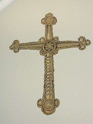 St. Stephen’s St. Agnes trompe l’oeil cross and photo by C. Ashley Spencer