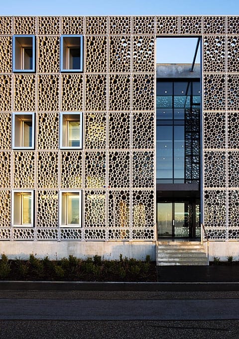 v301070_958_480_682-20_Stylepark Dress your body building in Cormondrèche; on Art Is Everywhere